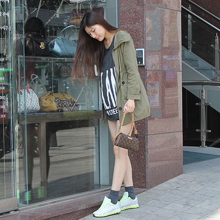 Louis Vuitton(���̺���) M95567 ���׷� ĵ���� ���� Ŭ��ġ 2WAY �̹���6 - ���̺��� �߰���ǰ