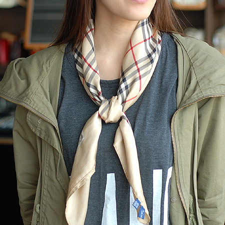 Burberry(������) üũ ���� 100% ��ũ ��ī�� �̹���6 - ���̺��� �߰���ǰ