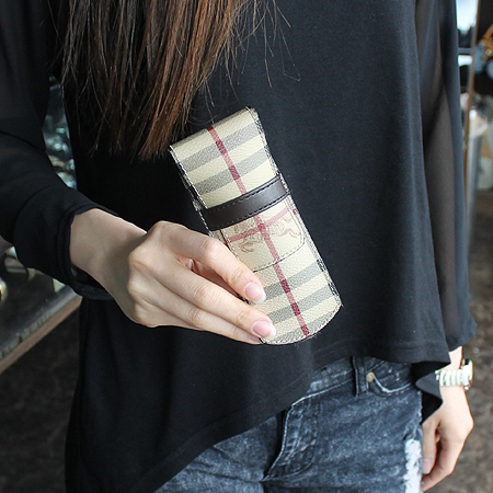 Burberry(������) Ŭ���� üũ ���� ���̽� �̹���6 - ���̺��� �߰���ǰ