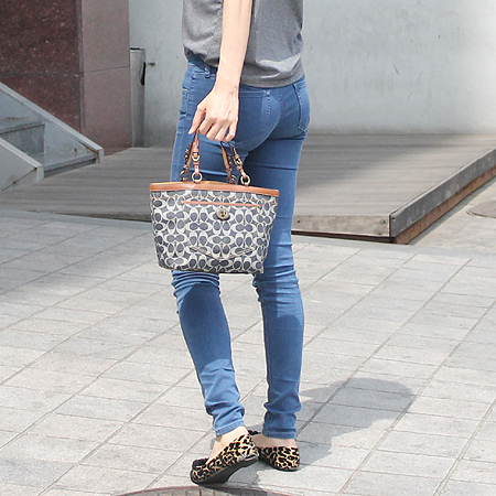 Coach(��ġ) �ñ׳��� ��Ʈ�� �̹���6 - ���̺��� �߰���ǰ