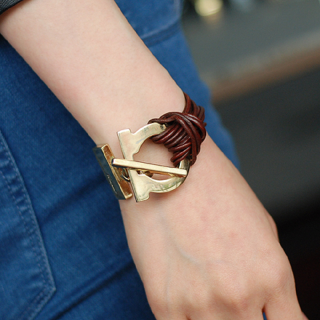 Ferragamo(��󰡸�) ��ġ�� ����ΰ� ��� ����� ���� �̹���6 - ���̺��� �߰���ǰ