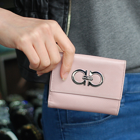 Ferragamo(��󰡸�) 22 7122 ���� ��ġ�� �ΰ� ��� 2�� ������ �̹���6 - ���̺��� �߰���ǰ