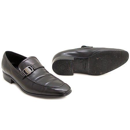 Ferragamo(󰡸)  Ŭ   ̹3 - ̺ ߰ǰ