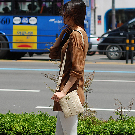 Coach(��ġ) 45536 �� ��Ʈ �ڰ��� ũ�ν��� �̹���7 - ���̺��� �߰���ǰ