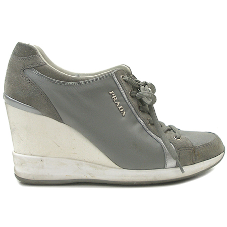 Prada(�����) ������ ������ ����Ŀ�� �̹���3 - ���̺��� �߰���ǰ