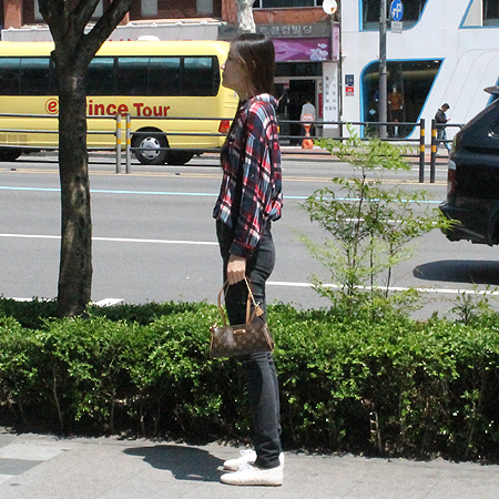 Louis Vuitton(���̺���) M95567 ���׷� ĵ���� ���� Ŭ��ġ 2WAY �̹���6 - ���̺��� �߰���ǰ