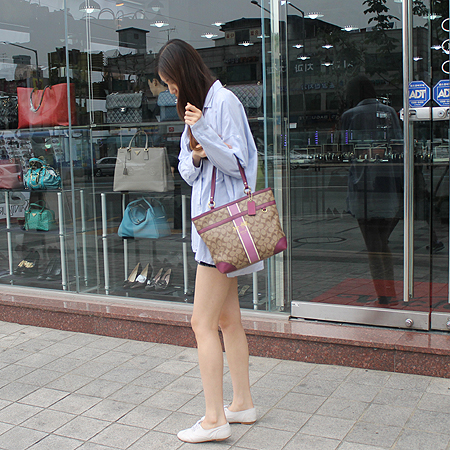 Coach(��ġ) 12358 �ñ׳�ó PVC ��Ƽġ ��Ʈ�� ����� �̹���7 - ���̺��� �߰���ǰ