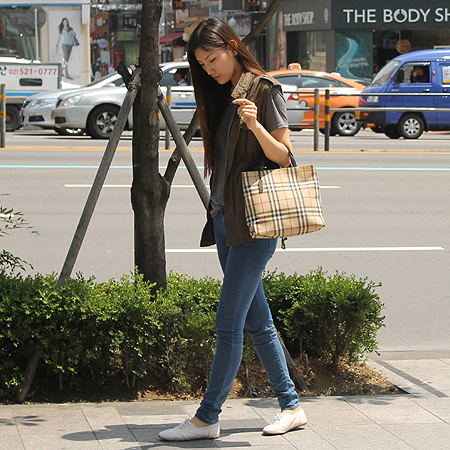 Burberry(������) ��� üũ PVC �ٰ� ��Ʈ�� �̹���6 - ���̺��� �߰���ǰ