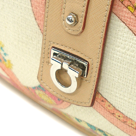 Ferragamo(��󰡸�) 21 6323 �ΰ� ĵ���� ���̺������� ȥ�� ���尣ġ�� �ΰ���� ����� �̹���3 - ���̺��� �߰���ǰ