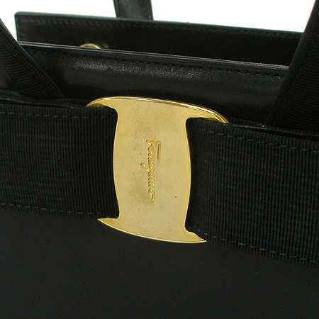 Ferragamo(��󰡸�) 21 4178 �������� ����ΰ� �簢 ��Ʈ�� �̹���3 - ���̺��� �߰���ǰ