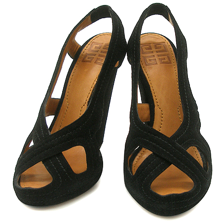 �����  ����