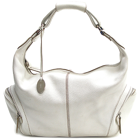 ����  �����