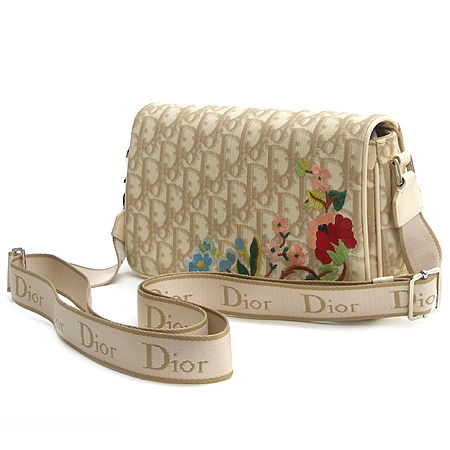 Dior(ũ����î���) �ö�� �ڼ� ��� PVC ũ�ν� �� �̹���2 - ���̺��� �߰���ǰ