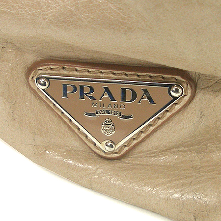 Prada(�����) BR4617 VITELLO SHINE(���ڷ� ����) CIPRIA ���� ��Ʈ�� + ��� ��Ʈ�� �̹���5 - ���̺��� �߰���ǰ