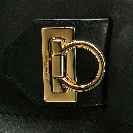 Ferragamo(��󰡸�) 21 C465 ���� ��ġ�� ��� ���� ���� ��Ʈ�� + ��� ��Ʈ�� �̹���3 - ���̺��� �߰���ǰ