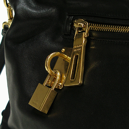 Prada(�����) BN1862 CALF(�۾���) ���� ���� ��Ʈ�� + ��� ��Ʈ�� [�б�������] �̹���3 - ���̺��� �߰���ǰ