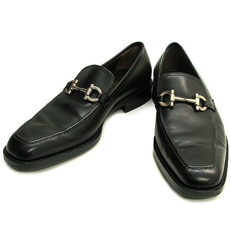 Ferragamo(󰡸) Ż ġ     