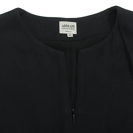 Armani COLLEZIONI(�Ƹ����� �÷�������) ���ǽ� �̹���2 - ���̺��� �߰���ǰ