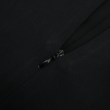 Armani COLLEZIONI(�Ƹ����� �÷�������) ���ǽ� �̹���3 - ���̺��� �߰���ǰ