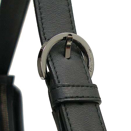 Ferragamo(��󰡸�) 21 7913 ��ġ�� ��� PVC ȣ�� ����� �̹���5 - ���̺��� �߰���ǰ