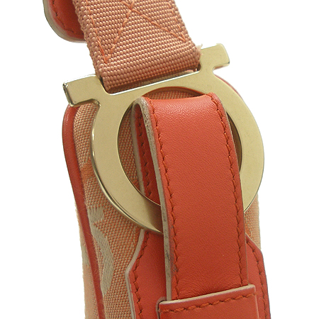 Ferragamo(��󰡸�) 21 5379 ��ġ�� �ΰ� �ڰ��� ȣ�� ����� �̹���3 - ���̺��� �߰���ǰ