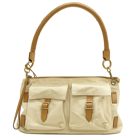 ����  �����