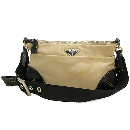 �����  �����