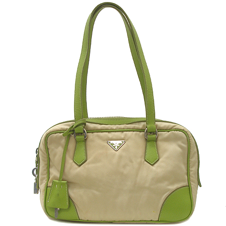 �����  �����