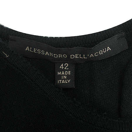 ALESSANDRO DELL'ACQUA(�˷����� ��������) Ƽ �̹���5 - ���̺��� �߰���ǰ