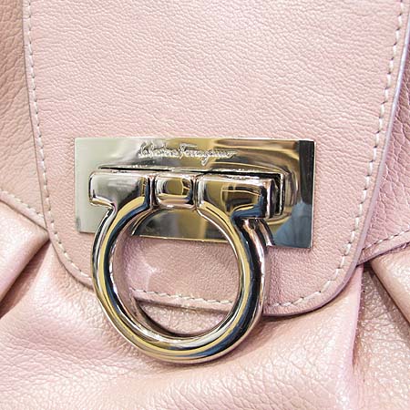 Ferragamo(��󰡸�) 21 7338 ���� ��ġ�� �ΰ� ��� ��ũ ���� ��Ʈ�� [�ϻ����] �̹���3 - ���̺��� �߰���ǰ