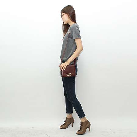 Ferragamo(��󰡸�) 21 6242 ���� ũ��Ŀ ���� ���� ���� ũ�ν��� �̹���7 - ���̺��� �߰���ǰ
