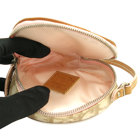 Dior(ũ����î���) ���� ��Ʈ �ΰ� PVC �Ŀ�ġ�� [��õ ������] �̹���4 - ���̺��� �߰���ǰ
