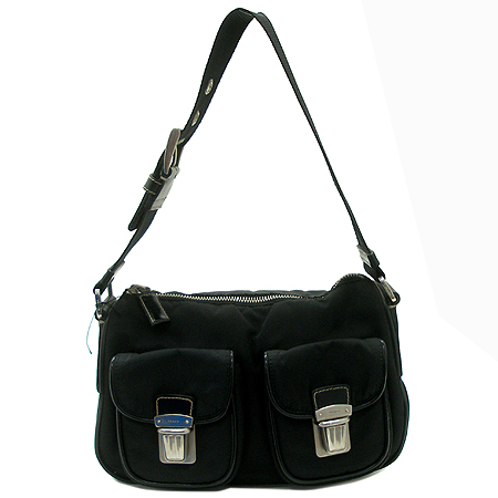 �����  �����