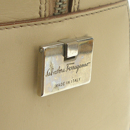 Ferragamo(��󰡸�) 211239 ��ġ�� �ΰ� ���� ������ ���� ��Ʈ�� �̹���4 - ���̺��� �߰���ǰ