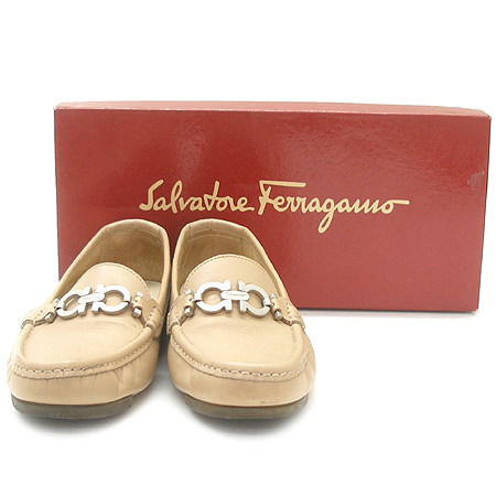 Ferragamo(��󰡸�) ��Ż ��ġ�� ��� ������ ����̺� ���� �̹���2 - ���̺��� �߰���ǰ