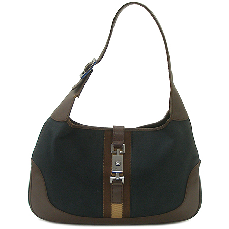 ����  �����