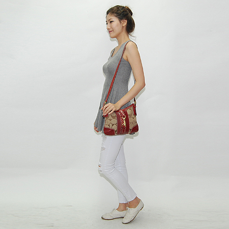 Coach(��ġ) 11073 �ñ׳�ó �ڰ��� ���� Ʈ���� ũ�ν��� �̹���7 - ���̺��� �߰���ǰ