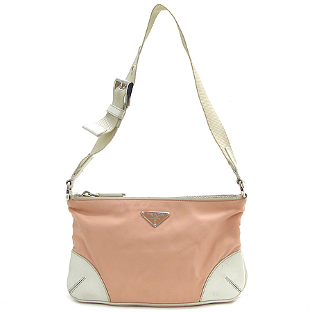 �����  �����