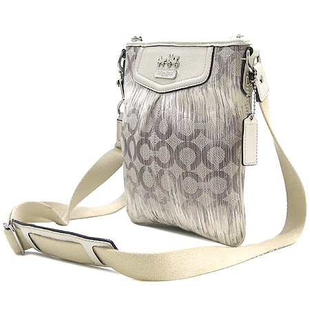 Coach(��ġ) 4837 �ñ׳�ó �к긯 ũ�ν��� �̹���2 - ���̺��� �߰���ǰ