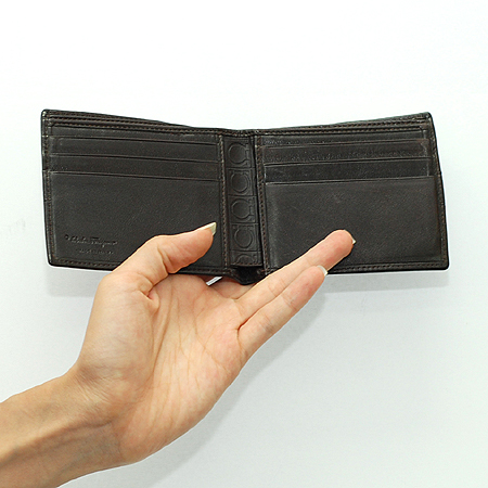 Ferragamo(��󰡸�) 66 8926 ��ġ�� �ΰ� ���� ������ �̹���7 - ���̺��� �߰���ǰ