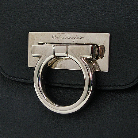 Ferragamo(��󰡸�) 21 4862 ���� ��ġ�� �ΰ� ����� �̹���4 - ���̺��� �߰���ǰ