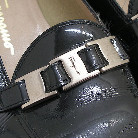 Ferragamo(��󰡸�) 18857 ������ ���� �ٶ� ��� ������ ���� �̹���4 - ���̺��� �߰���ǰ