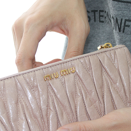 MiuMiu(�̿�̿�) ���� �ΰ� ��� ������ ������ �̹���7 - ���̺��� �߰���ǰ
