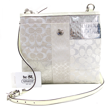 Coach(��ġ) 42519 �ñ׳��� ��Ƽ ��ġ ũ�ν��� �̹���5 - ���̺��� �߰���ǰ