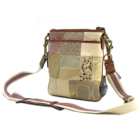 Coach(��ġ) 10006 ��Ƽ �ñ׳�ó ��� �� ũ�ν��� �̹���2 - ���̺��� �߰���ǰ