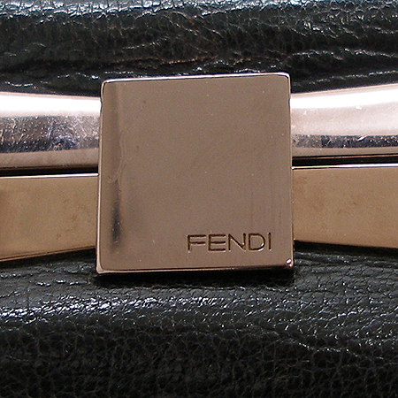 Fendi(���) 8BN022 �̴� �簢 Ŭ��ġ �� ��Ʈ�� �̹���4 - ���̺��� �߰���ǰ