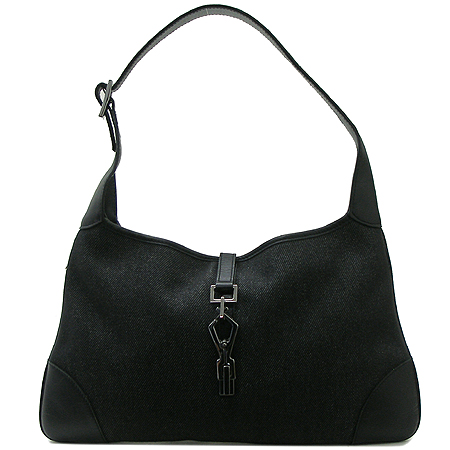 ����  �����