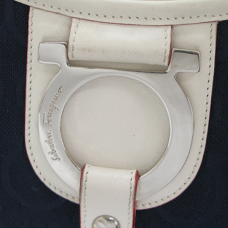 Ferragamo(��󰡸�) 21 6843 ���� ��ġ�� ��� �ΰ� �ڰ��� ����� �̹���3 - ���̺��� �߰���ǰ