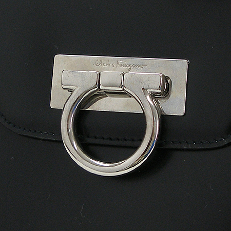 Ferragamo(��󰡸�) 21 4402 ���� ���� ���� ��ġ�� �ΰ� ��Ŭ ��� ��Ʈ�� �̹���4 - ���̺��� �߰���ǰ