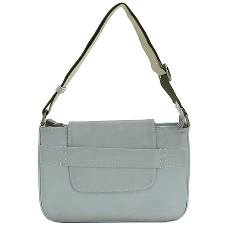 ����  �����